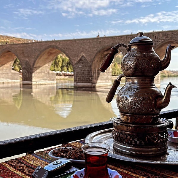 On Gözlü Köprü Demlik Çay