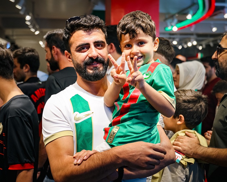 Amedspor'un 2 Futbolcusu Taraftarla Buluştu İşte Görüntüler (2)