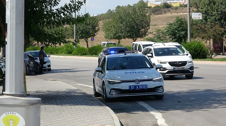 Belediye Başkanı’nın Ofisine Girdiler Koltuğuna Ateş Ettiler!-1