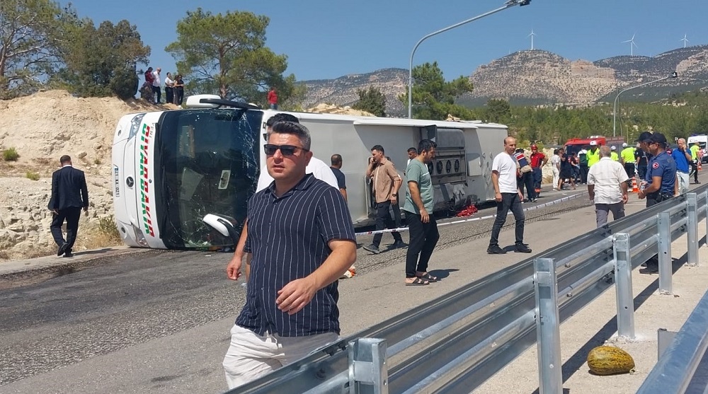Diyarbakır Yolcu Otobüsü Kaza Yaptı Çok Sayıda Ölü Ve Yaralılar Var!