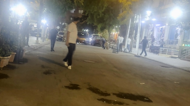 Diyarbakır'da Kahvehane Önünde Tabureli Kavga O Anlar Kamerada!-1