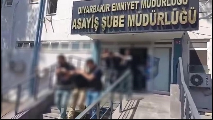 Diyarbakır'da Kan Donduran Silahlı Kavga 1 Ölü, 2 Tutuklu!-1