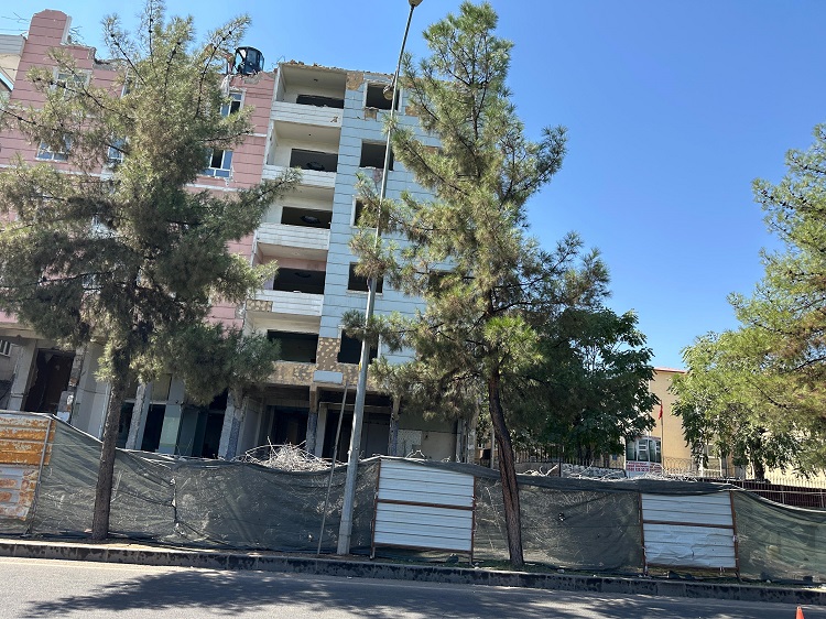 Diyarbakır'da Öğrenciler Tehlikede Okulun Yanı Başında Yıkım! (1)-1