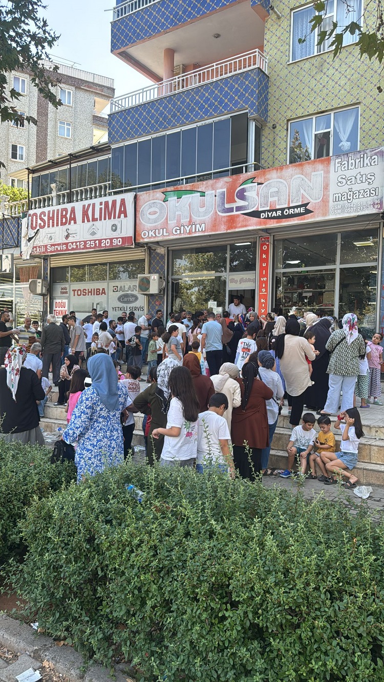 Diyarbakır’da Uzun Kuyruklar Oluştu Sebebi Tepki Çekti!-1