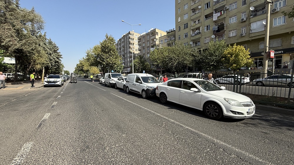 Diyarbakır'da Zincirleme Kaza 5 Araç Birbirine Girdi! (2)