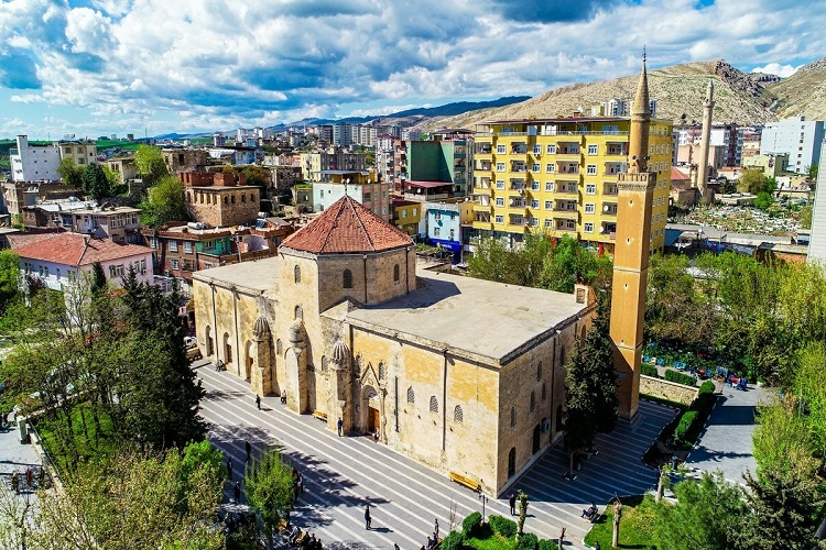 Diyarbakır'daki O Eser 873 Yıldır Ayakta Artuklu Ve Eyyûbî Dokunuşu Var! Silvan Ulu Cami