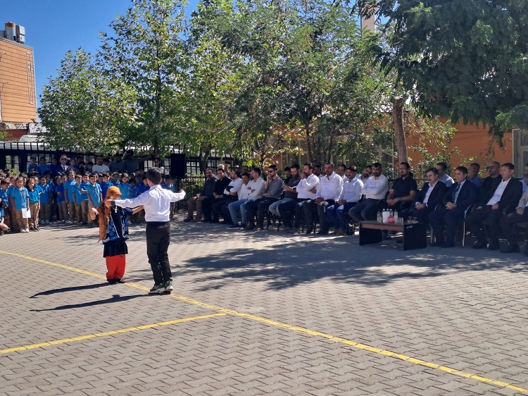 Okullar Açıldı, Diyarbakır’ın Ilçesinde Coşkuyla Kutlandı! (2)