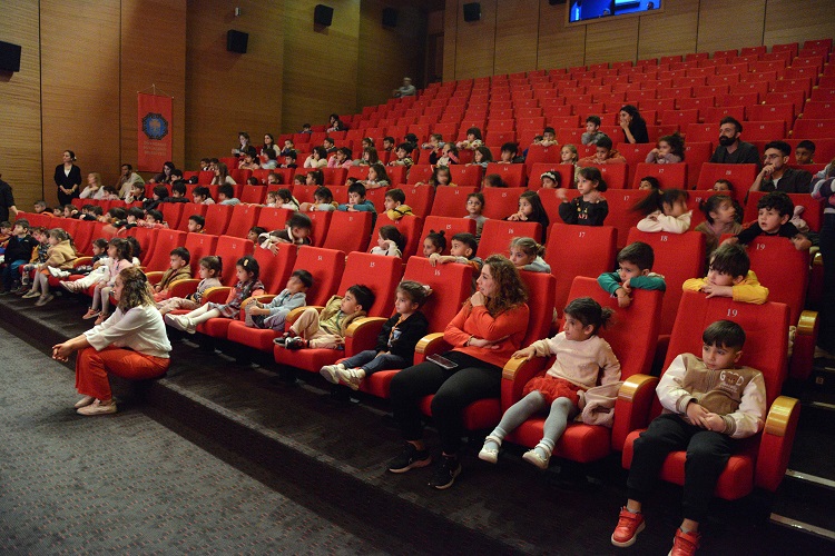 Diyarbakır Büyükşehir Çocukları Tiyatroyla Buluşturdu! (1)