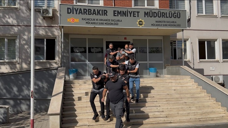 Diyarbakır Merkezli 12 Ilde Silah Kaçakçılığı Operasyonu 78 Gözaltı, 19 Tutuklama! (3)
