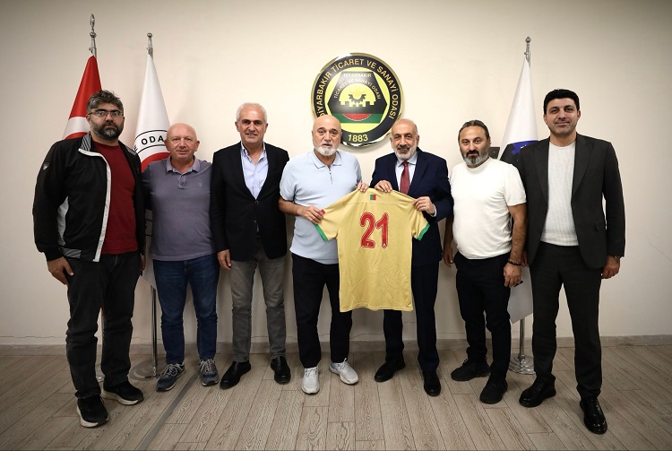 Diyarbakır'a Gelen Hikmet Karaman'a Amedspor Forması Verildi