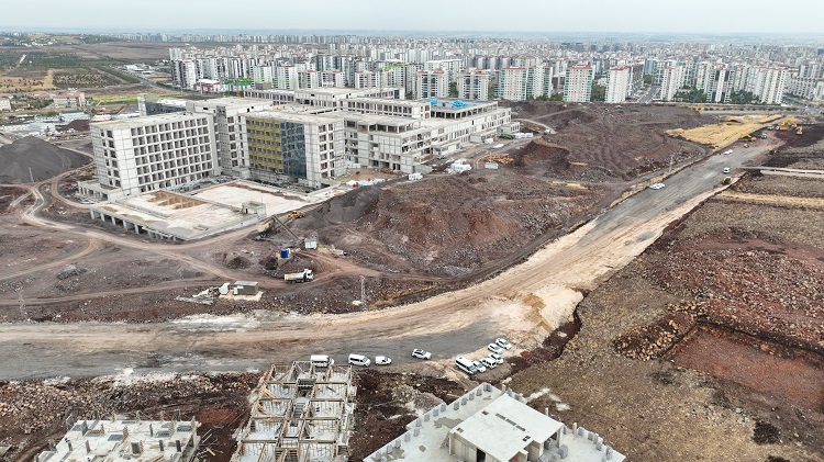 Diyarbakır’da 22 Bin Ton Sıcak Asfalt Yenilendi İşte O Caddeler! (1)