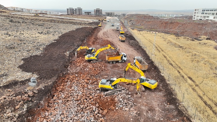Diyarbakır’da 22 Bin Ton Sıcak Asfalt Yenilendi İşte O Caddeler! (5)