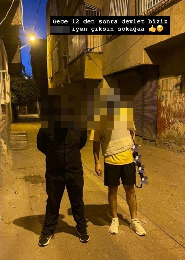 Diyarbakır’da Bir Grup Genç ‘Devlet Biziz’ Dedi Silahla Korku Saldı!