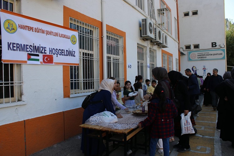 Diyarbakır'da Minik Öğrencilerden Gazze'ye Umut Eli!1