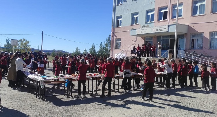 Diyarbakır’da Minik Yüreklerden Gazze'ye Büyük Destek! (1)