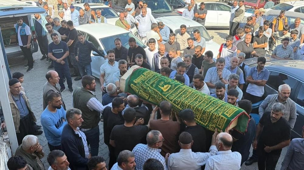 Diyarbakır'daki Kuyu Faciasında Ölen Kuzenler Defnedildi
