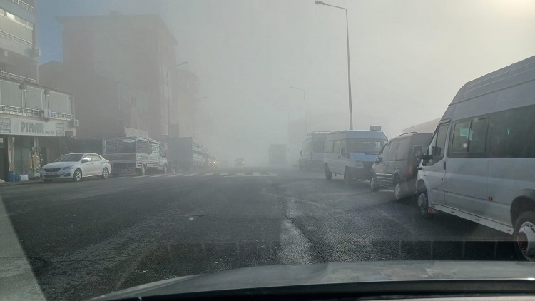 Diyarbakır’ın Ilçesinde Göz Gözü Görmez Oldu 20 Metreye Düştü!-1