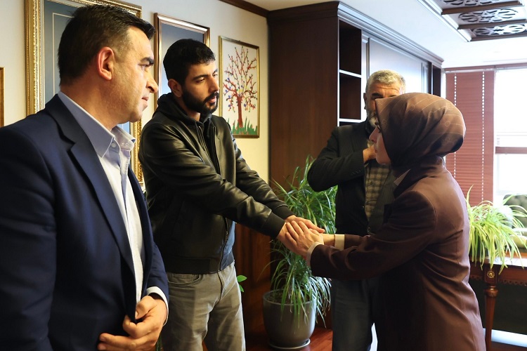 Dna Raporu Şüpheleri Artırdı Bakan Göktaş Rojin’in Babasını Ağırladı, Söz Verdi!-1