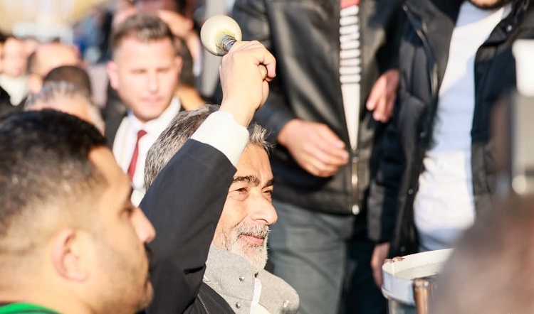 1. Lig Kulübü Başkanı Sahaya Girdi Taraftarla Birlikte Tezahürat Yaptı! (2)