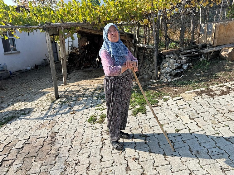 450 Yıllık Köyde Şimdi 4 Kişi Yaşıyor Resmen Hayalet Köye Döndü!1