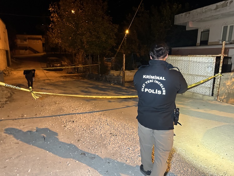 Adıyaman'da Kanlı Hesaplaşma Alacak Verecek Kavgasında 1 Kişi Ağır Yaralandı!-1