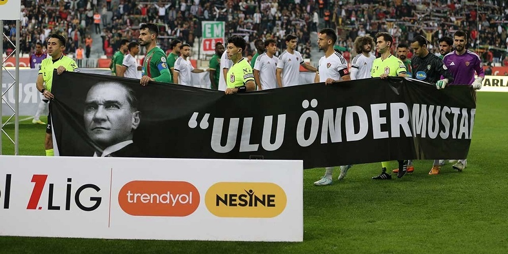 Amedspor, Atatürk Pankartıyla Maça Çıktı Detayları Belli Oldu!1