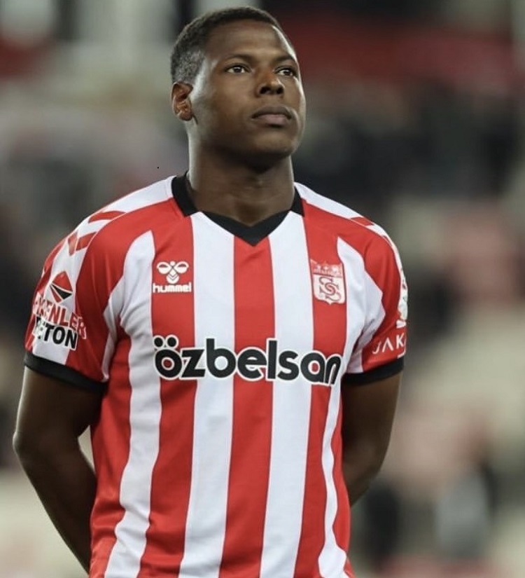 Amedspor’un Rakibinde Şok Ayrılık Futbolcusu Tesislerden Kaçt