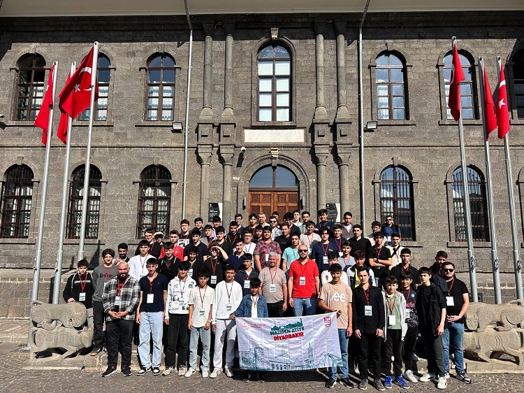 Bayburt’tan Geldiler, Diyarbakır’ı Gezdiler!