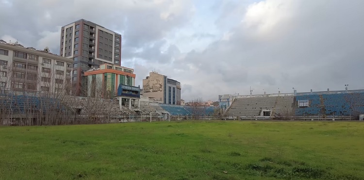 Bir Dönem Amedspor’un Galibiyetine Sahne Olmuştu O Stadyum Resmen Çürüdü! (1)