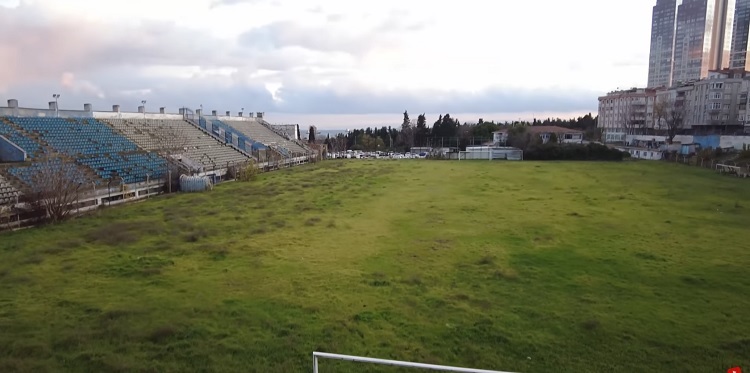 Bir Dönem Amedspor’un Galibiyetine Sahne Olmuştu O Stadyum Resmen Çürüdü! (2)