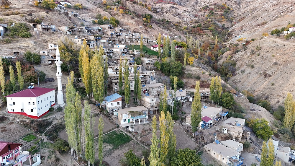 Çüngüş Ilçesi Asırlık Kerpiçler