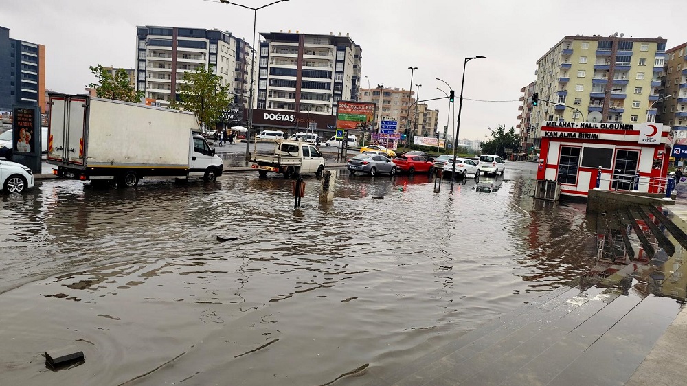 Diyarbakır Yağış Yağmur Sel Cadde