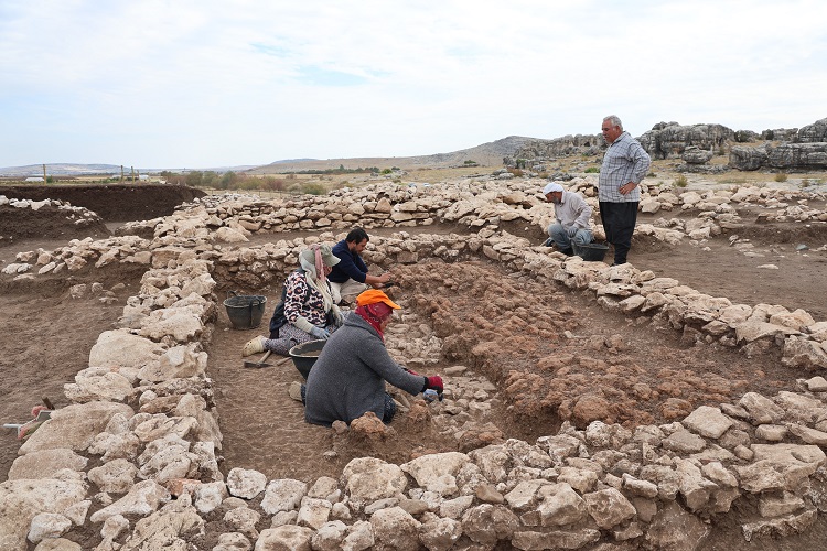 Diyarbakır’da 5 Bin Yıllık Enkaz Ortaya Çıktı Depremde Yıkılmış! (3)