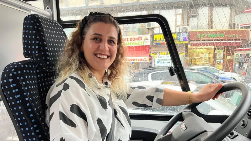 Diyarbakır’da Bir Ilk Halk Otobüsünde Kadın Şoför Başladı!