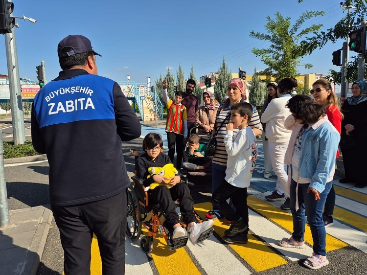 Diyarbakır’da Engelsiz Yaşam Merkezi Öğrencileri Trafik Parkı'nda! (1)