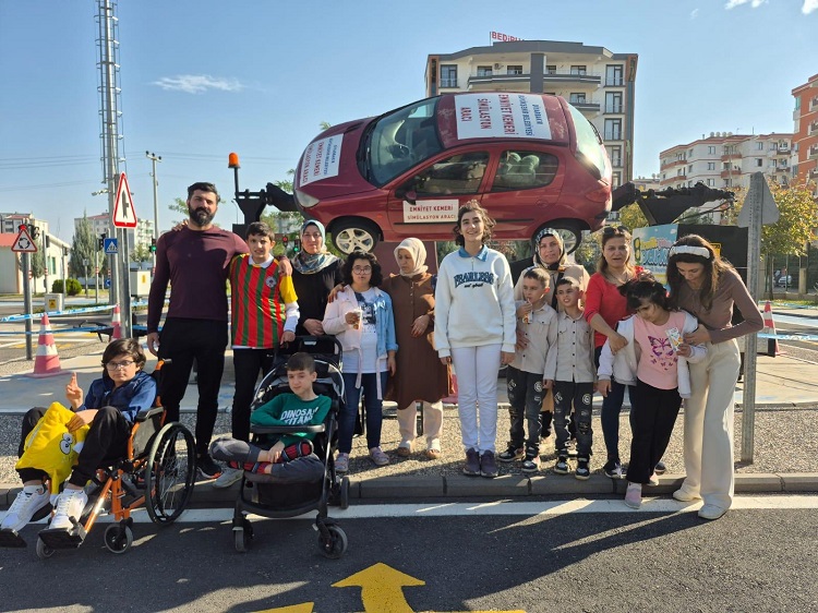 Diyarbakır’da Engelsiz Yaşam Merkezi Öğrencileri Trafik Parkı'nda! (2)