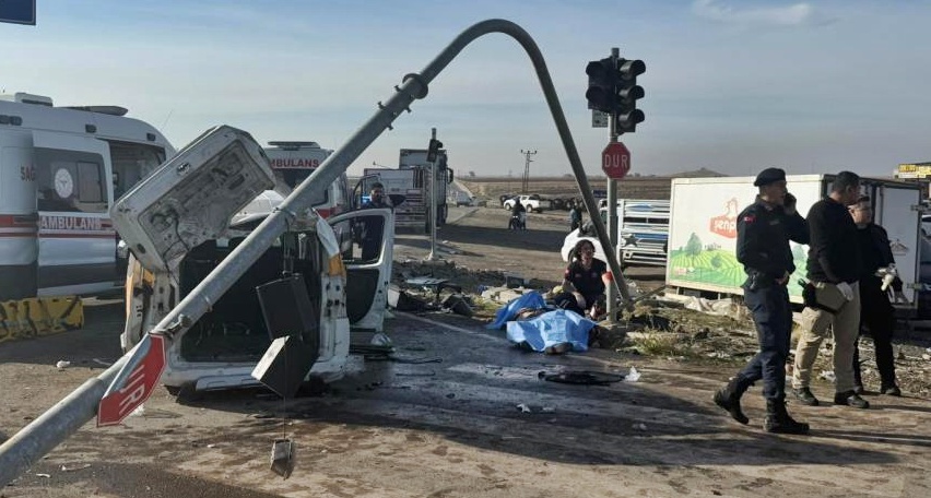 Diyarbakır'da Feci Trafik Kazası Çok Sayıda Ölü Ve Yaralı Var!