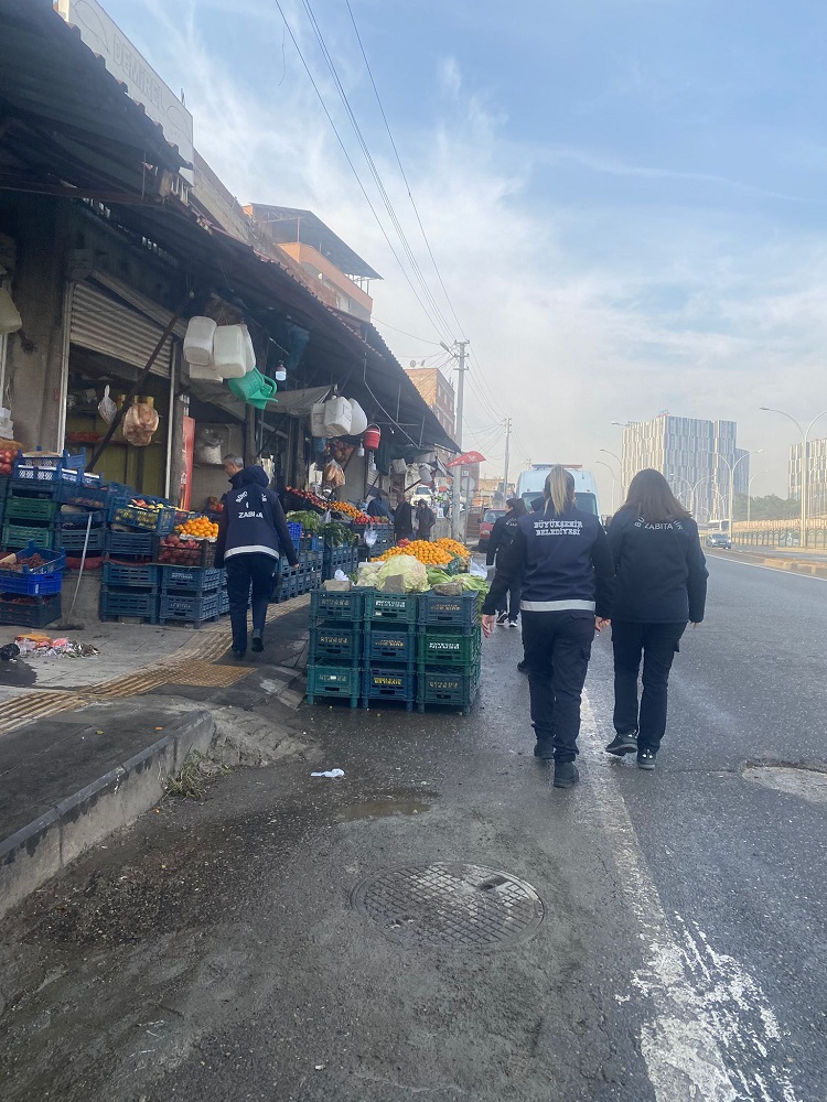 Diyarbakır'da Vatandaş Yürüyemiyordu Belediye O Kaldırımı Açtı!-1