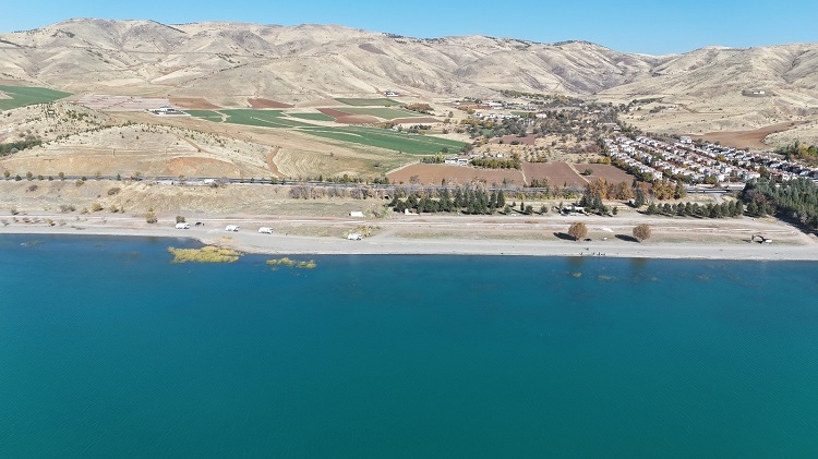 Hazar Gölü’nde Temizlik Seferberliği 10 Ton Çöp Toplandı! (1)