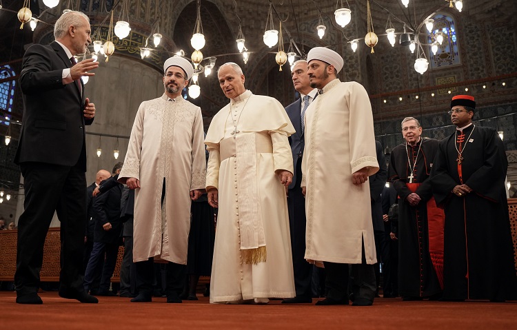 Ilk Durağı Sultanahmet Camii Oldu. (2)