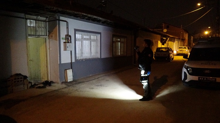 Malatya’da Bir Kadın Sofra Bezi Silkelerken Düştü Ölümden Döndü1