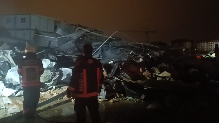 Malatya’da Bir Şantiyede Yangın Çıktı (1)