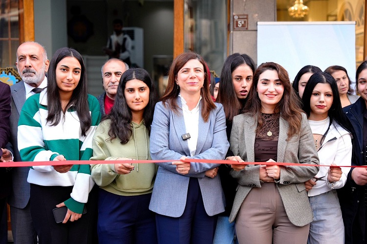 Öğrencilere Tam Destek Için Diyarbakır’da Sur Akademi Lisesi Açıldı!-1
