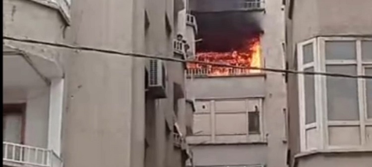 Şanlıurfa’da Bir Binanın 5. Katında Korkutan Yangın! (1)