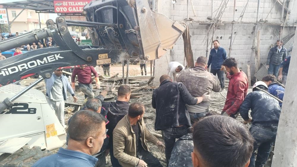 Şanlıurfa'da Inşaat Çöktü İşçiler Ağır Yaralandı
