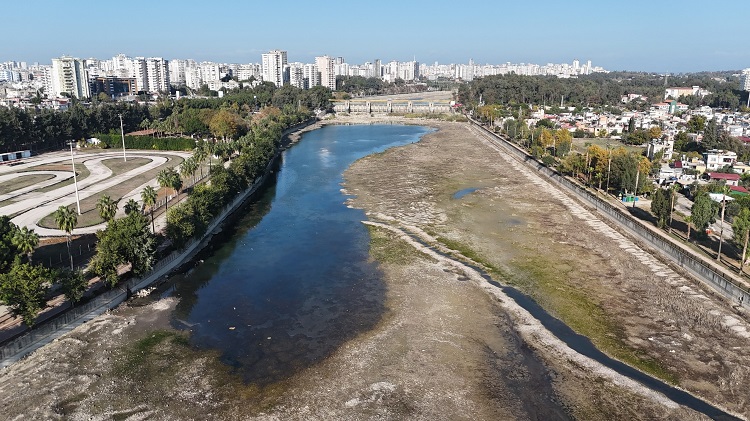 Son 52 Yılın En Kurak Dönemi O Şehirde Nehre Ve Kanallara Su Verilmemeye Başlandı! (2)
