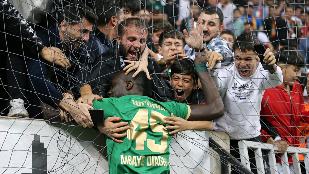 Türkiye Amedspor’daki Olayı Konuşuyor Herkes Sevdi, Hakem Ceza Kesti!