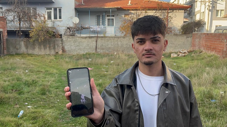 Boş Arsada 8 Tane Ölü Kedi Bulundu Herkes Şok Oldu! (1)