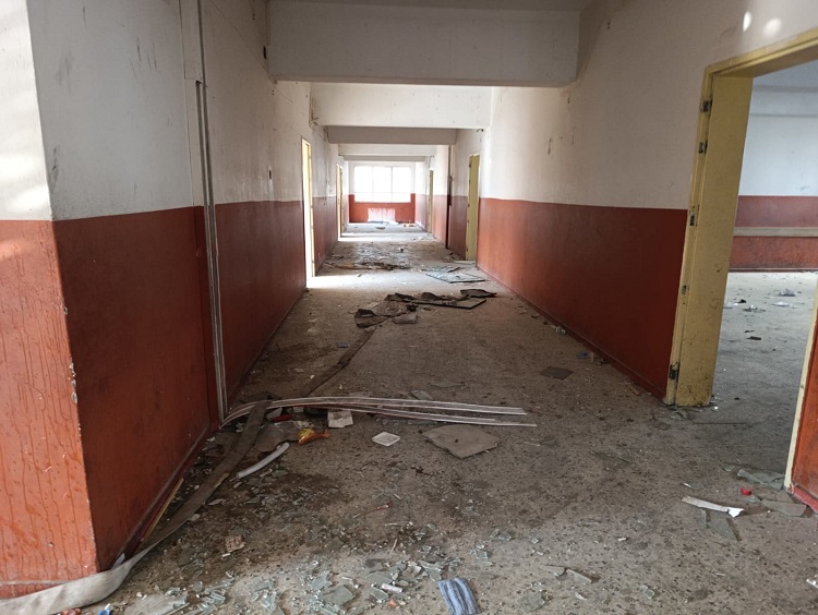 Deprem Sonrası Kullanılamıyordu 50 Yıllık Okul Yıkımı Bekliyor! (1)