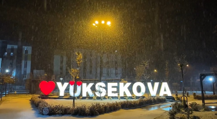 Diyarbakır’a Yağmur Hakkari’ye Lapa Lapa Kar Yağdı! (2)